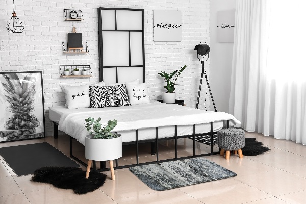 kleiner Teppich Konkrete Wand
