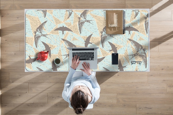 Büro-Schreibtischmatte Fliegende Schwalben.