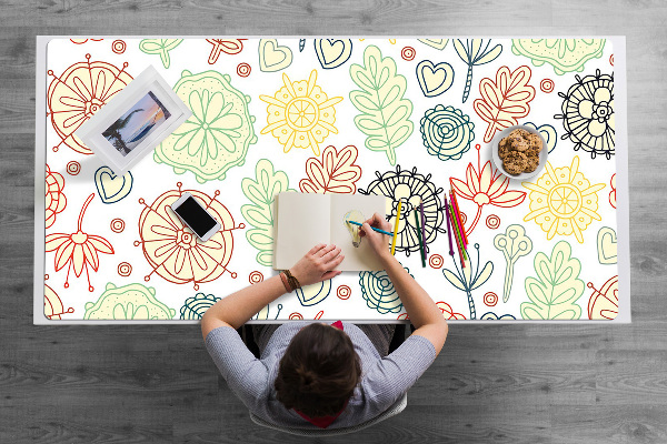 Büro-Schreibtischmatte Blumen und Herzen.