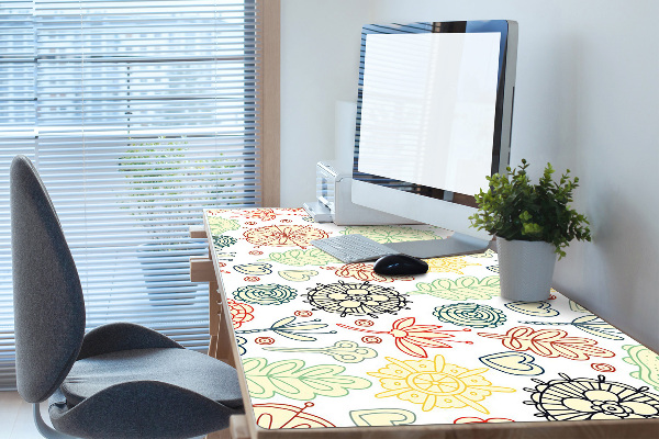 Büro-Schreibtischmatte Blumen und Herzen.
