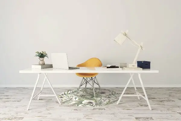 Bürostuhlunterlage weiße Blumen