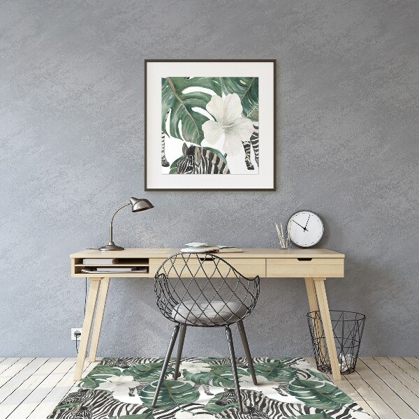 Bodenschutzmatte Zebra in Blättern.